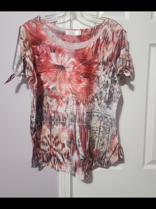Time and Tru Tops - Time and Tru Coral Floral Tie-Sleeve Short Sleeve Top